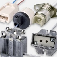 Lampholders for main voltage lamp